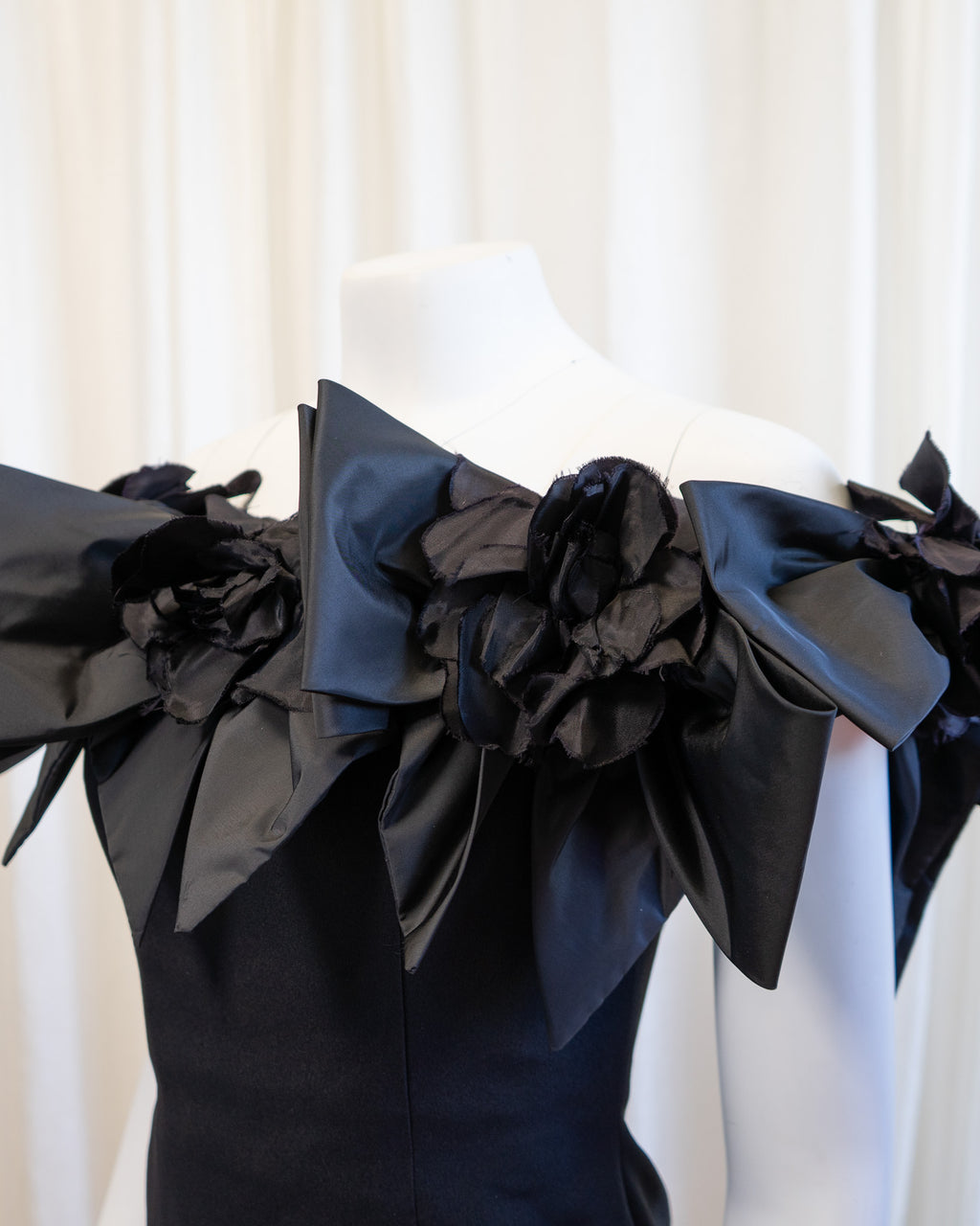 80s Victor Costa Bergdorf Goodman Black Roses & Bows Mini Dress