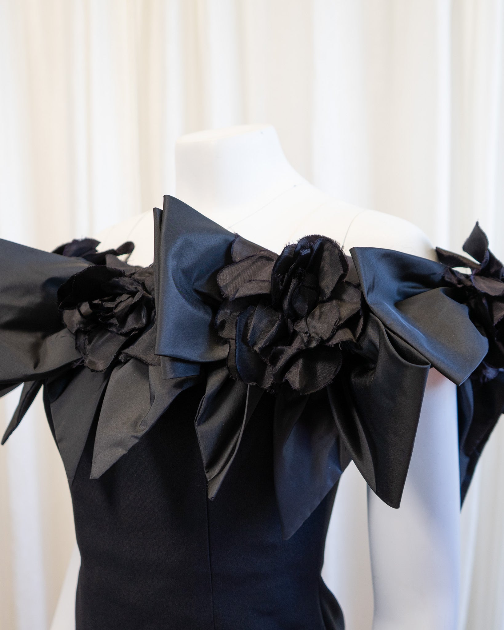 80s Victor Costa Bergdorf Goodman Black Roses & Bows Mini Dress