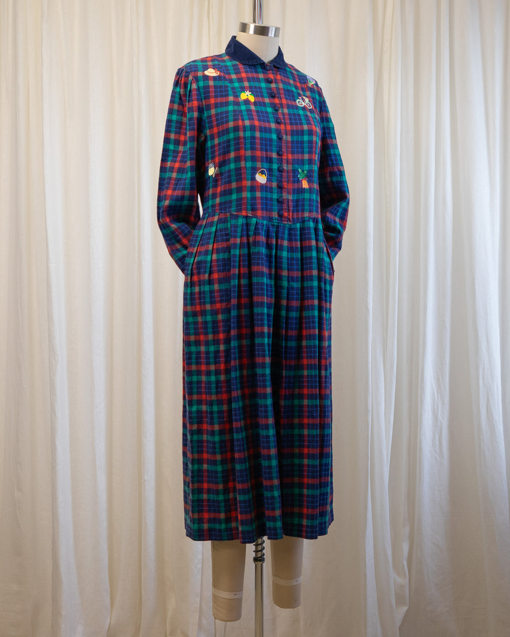 00s "Farmer's Market" Embroidered Eddie Bauer Plaid & Corduroy Dress