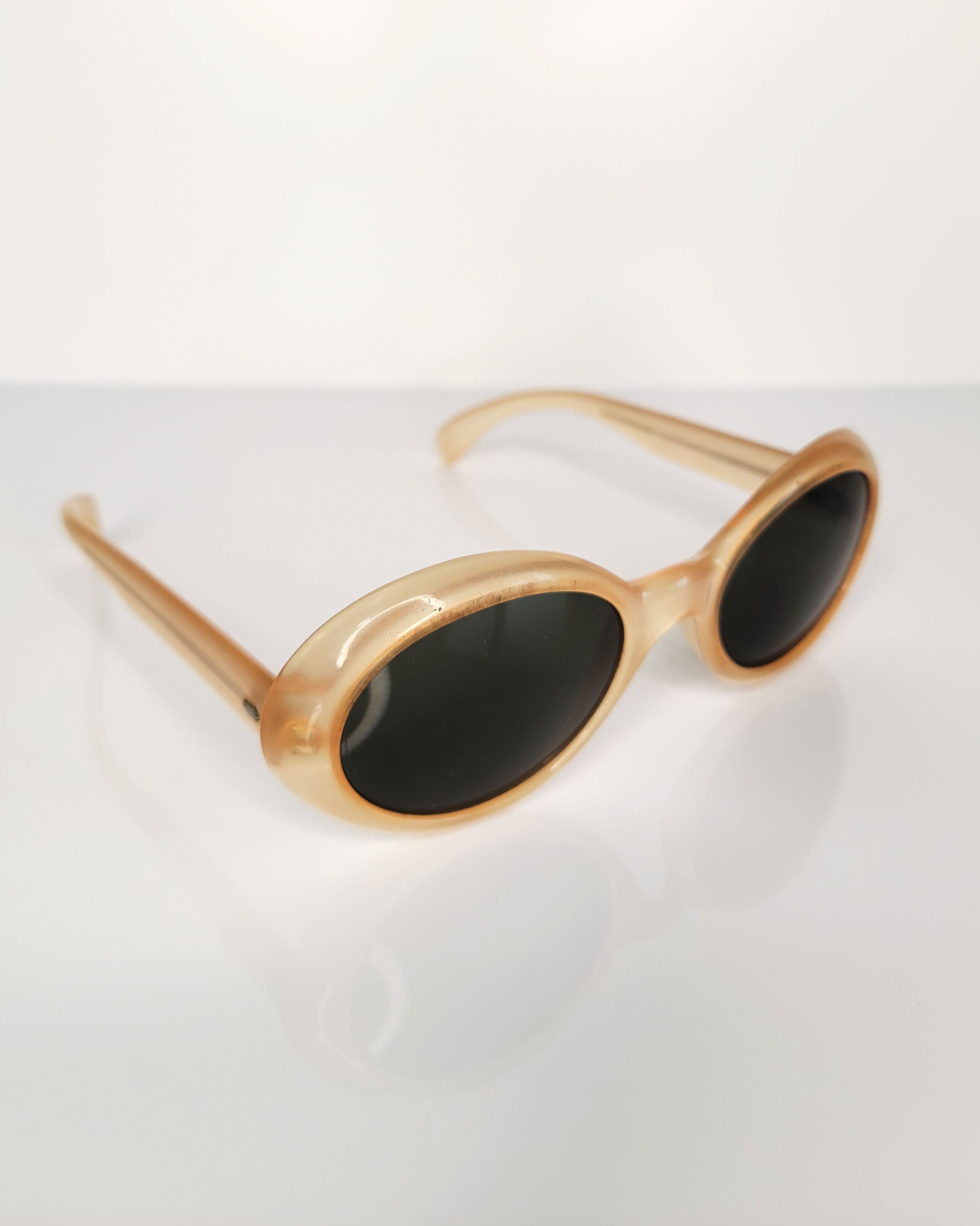 1990s Ellen Tracy Retro Rounded Sunglasses