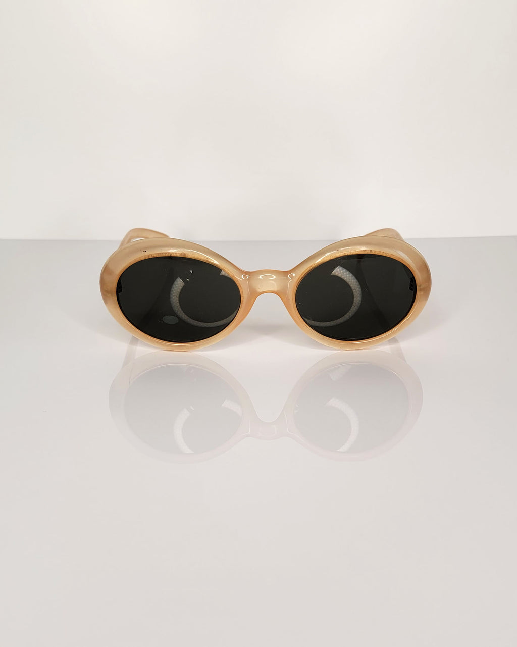 1990s Ellen Tracy Retro Rounded Sunglasses