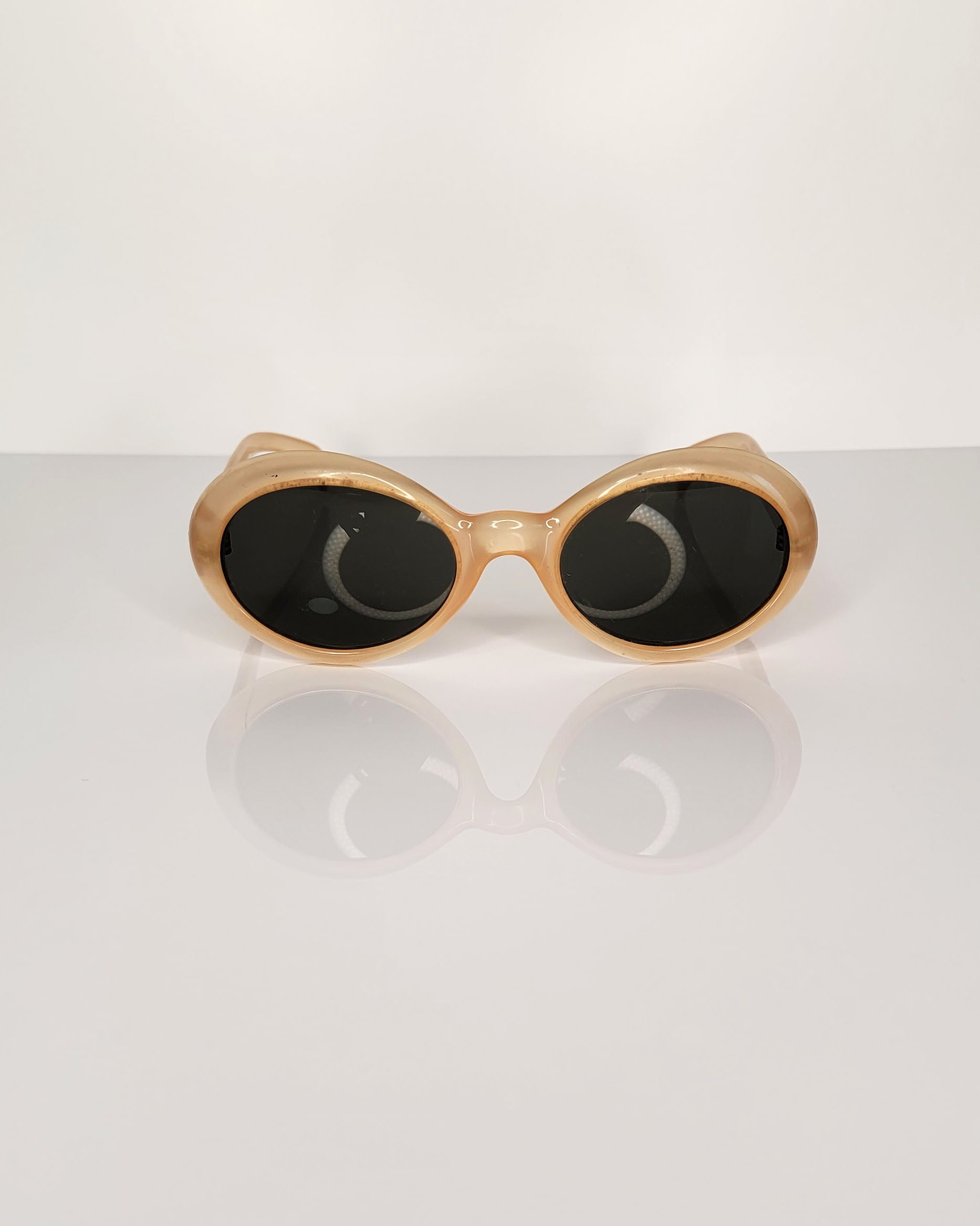 1990s Ellen Tracy Retro Rounded Sunglasses
