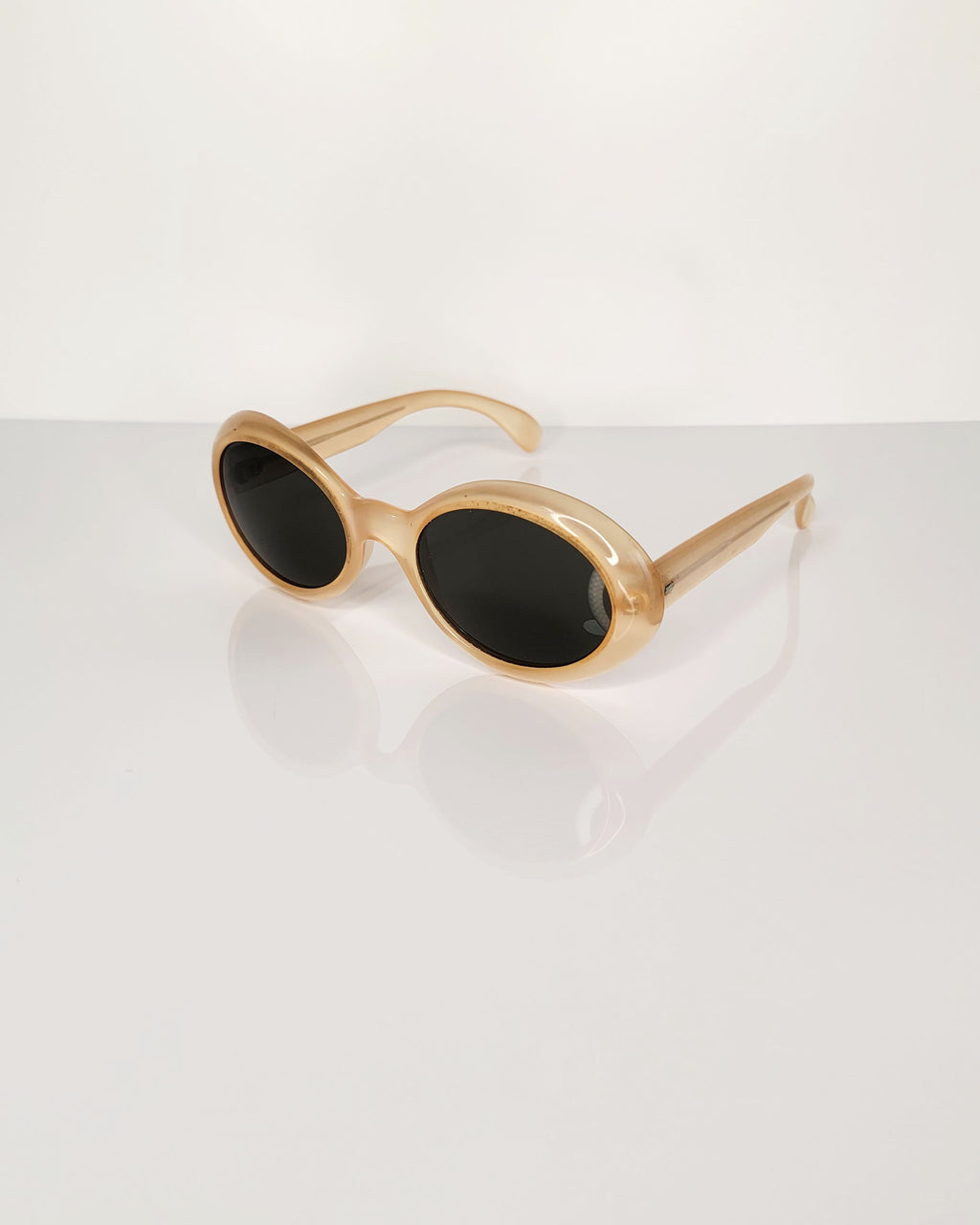 1990s Ellen Tracy Retro Rounded Sunglasses