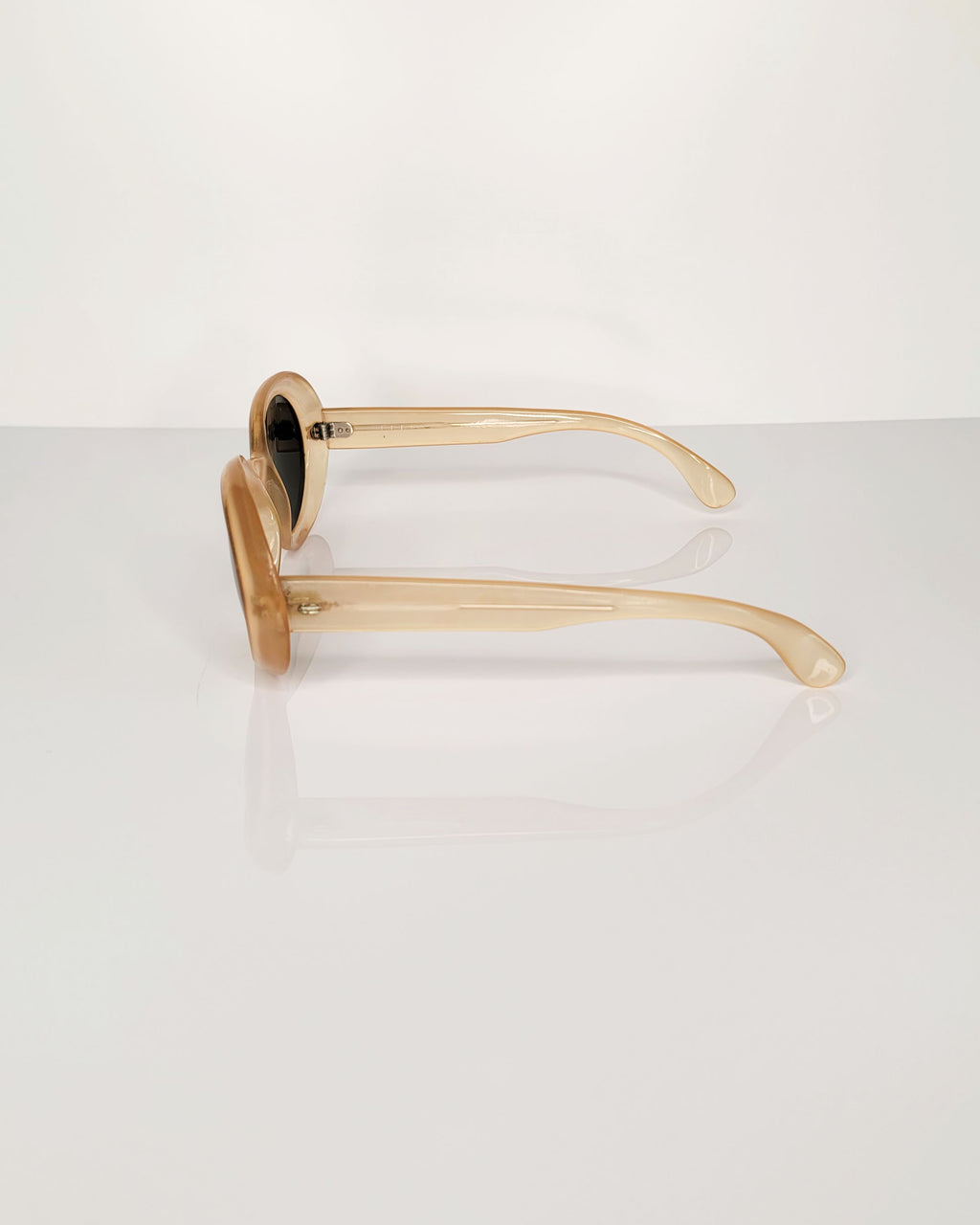 1990s Ellen Tracy Retro Rounded Sunglasses