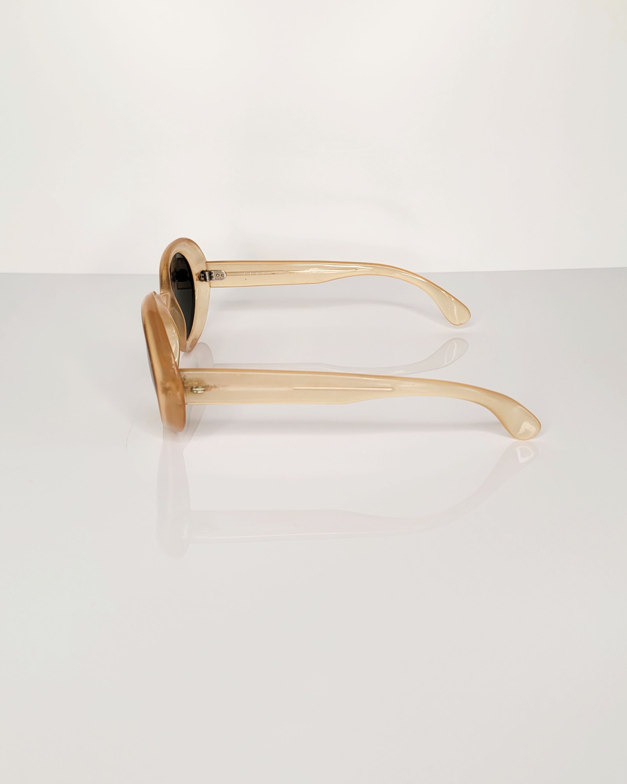 1990s Ellen Tracy Retro Rounded Sunglasses