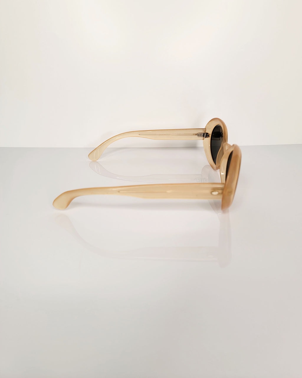 1990s Ellen Tracy Retro Rounded Sunglasses