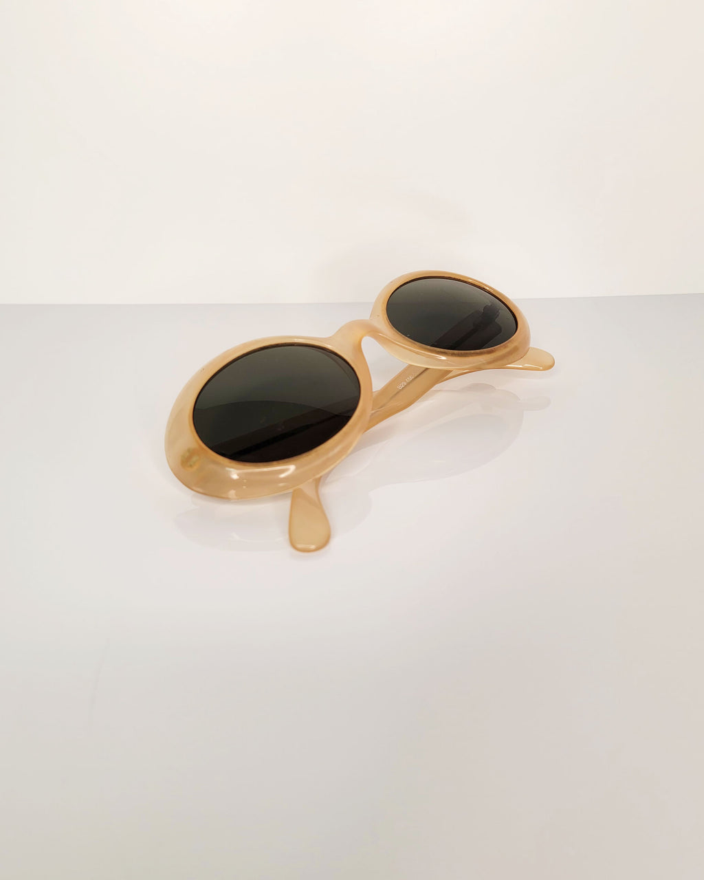 1990s Ellen Tracy Retro Rounded Sunglasses