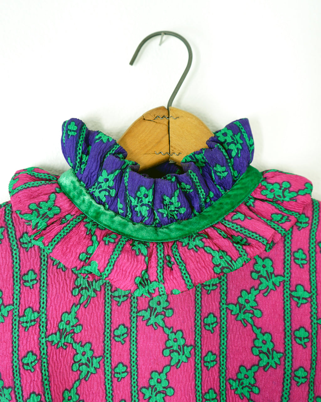 60s Geoffrey Beene Floral Crepe Crinkle Silk w Kelly Green Velvet Trim Dress