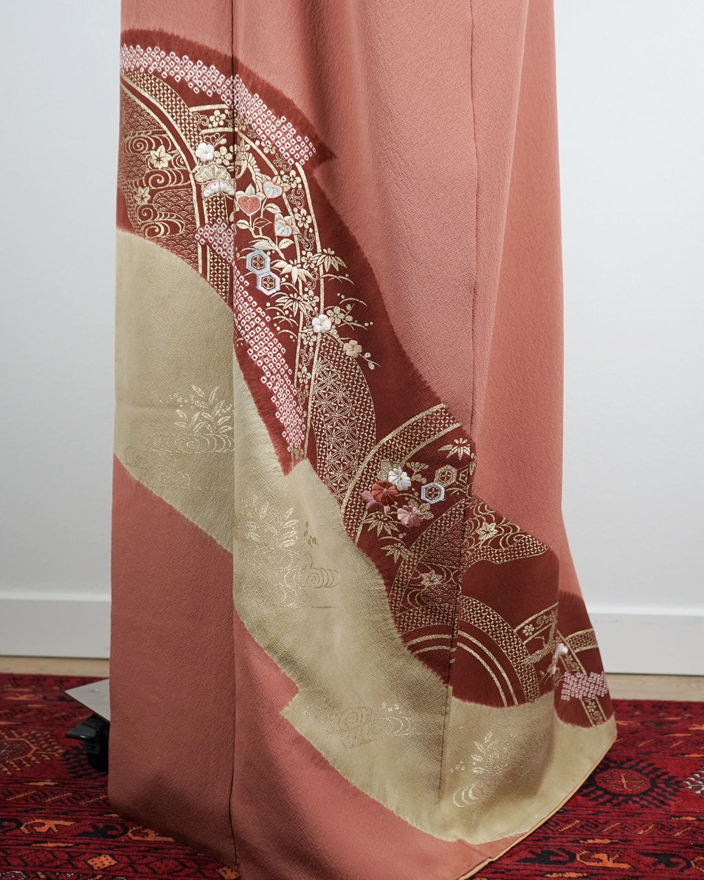 1960s tsukesage kimono with gold thread and embroidery 